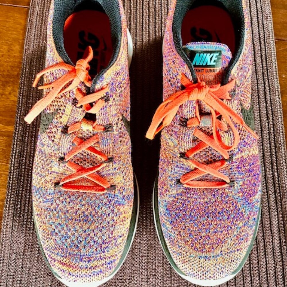 Mens Nike Flyknit running shoes Size 9.5 M